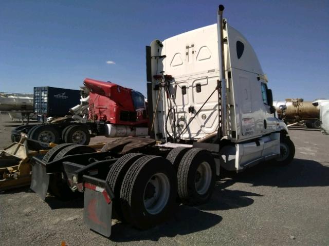 1FUJGLDR8BSAY1116 - 2011 FREIGHTLINER CASCADIA 1 WHITE photo 4