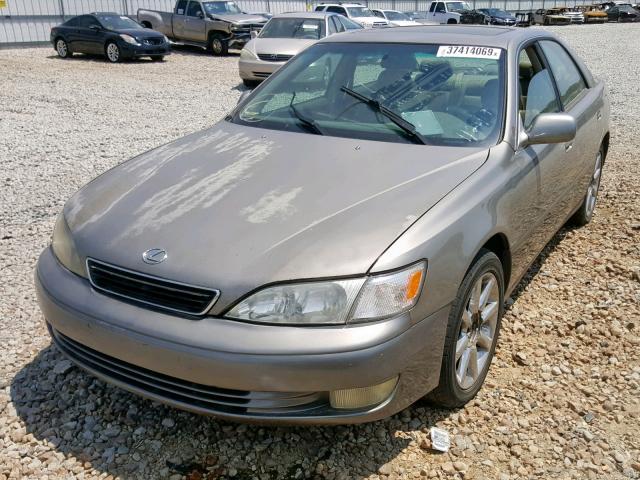 JT8BF28G0W5021946 - 1998 LEXUS ES 300 BEIGE photo 2