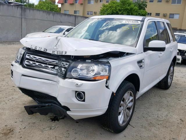 SALFR2BG6EH391100 - 2014 LAND ROVER LR2 HSE WHITE photo 2