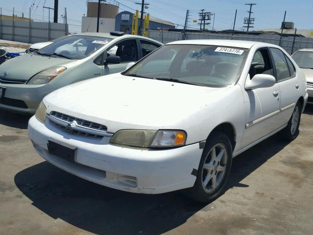 1N4DL01D2XC120262 - 1999 NISSAN ALTIMA XE WHITE photo 2