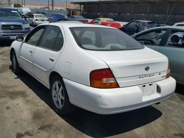 1N4DL01D2XC120262 - 1999 NISSAN ALTIMA XE WHITE photo 3