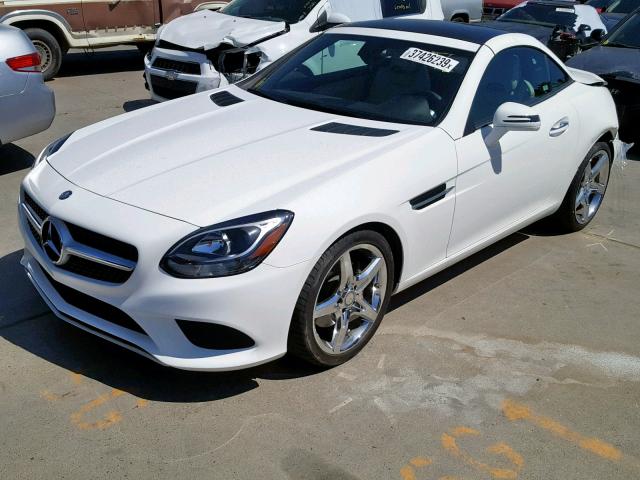 WDDPK3JA6HF127643 - 2017 MERCEDES-BENZ SLC 300 WHITE photo 2