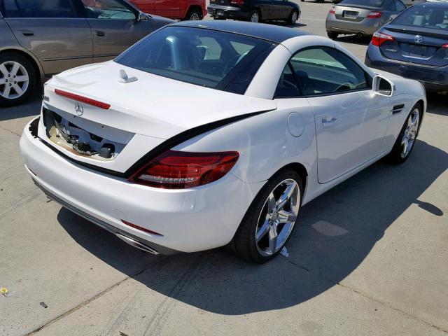 WDDPK3JA6HF127643 - 2017 MERCEDES-BENZ SLC 300 WHITE photo 4