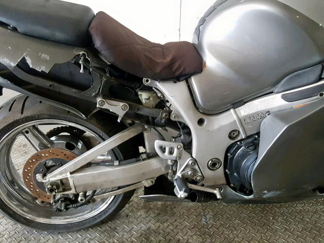 JS1GW71A112105420 - 2001 SUZUKI GSX1300 R GRAY photo 7