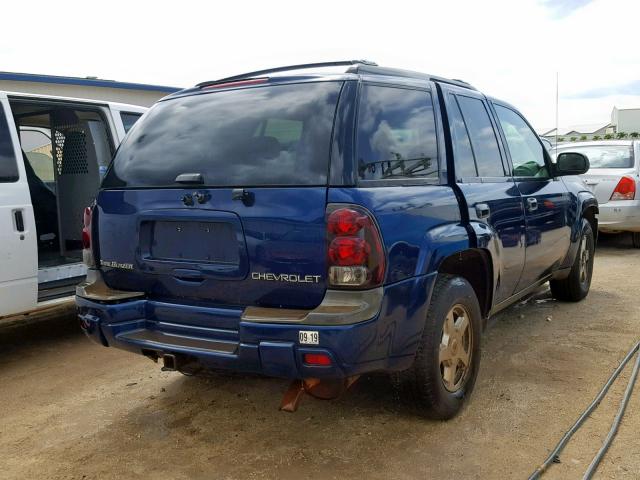 1GNDT13S422431628 - 2002 CHEVROLET TRAILBLAZE BLUE photo 4