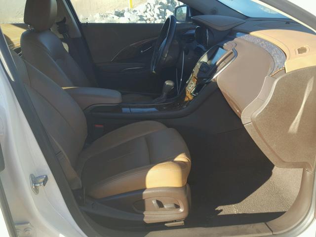 1G4GF5G39EF123032 - 2014 BUICK LACROSSE T WHITE photo 5