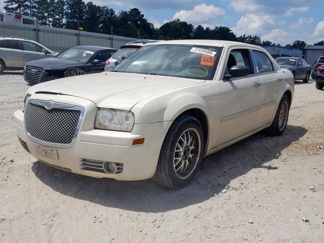 2C3JA43R15H599761 - 2005 CHRYSLER 300 WHITE photo 2