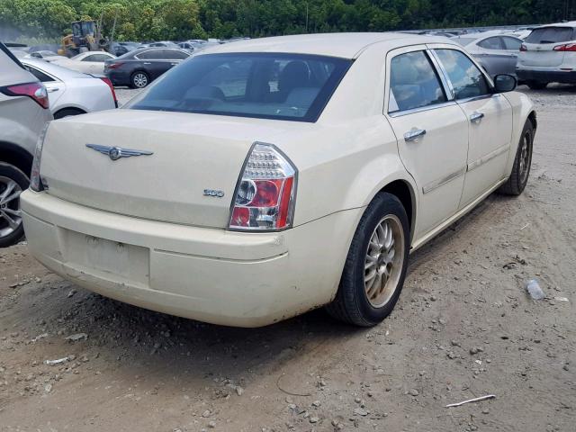 2C3JA43R15H599761 - 2005 CHRYSLER 300 WHITE photo 4