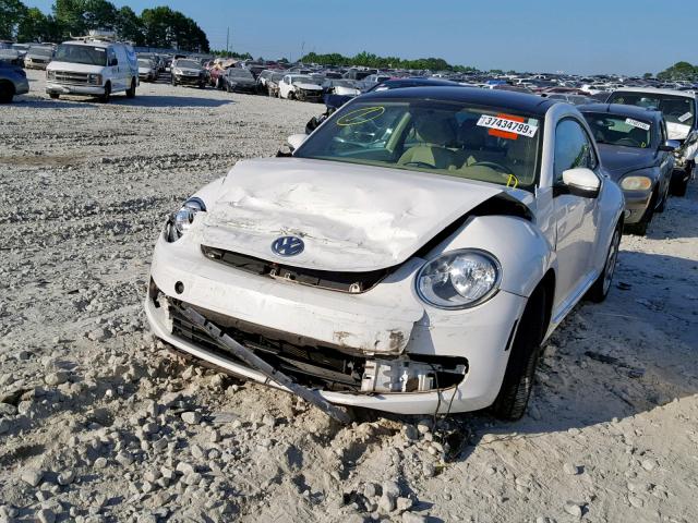 3VWJX7AT0DM683996 - 2013 VOLKSWAGEN BEETLE WHITE photo 2