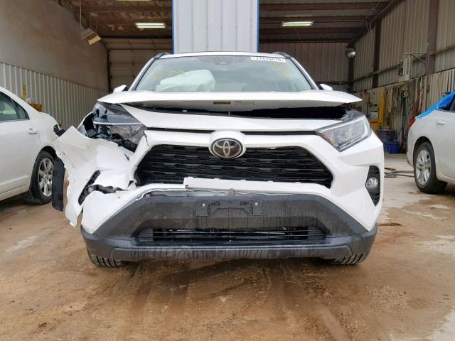 2T3C1RFVXKW016657 - 2019 TOYOTA RAV4 XLE P WHITE photo 9