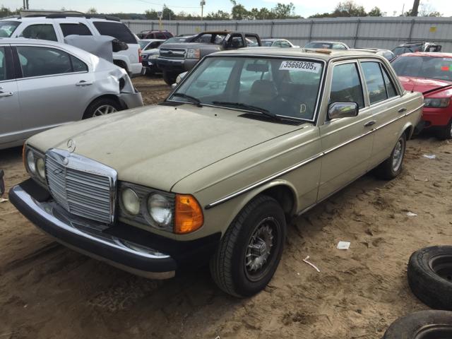 WDBAB33AKCB011017 - 1982 MERCEDES-BENZ 300 DT BEIGE photo 2