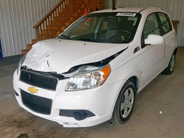 KL1TD66EX9B639955 - 2009 CHEVROLET AVEO LS WHITE photo 2