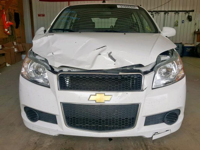 KL1TD66EX9B639955 - 2009 CHEVROLET AVEO LS WHITE photo 9