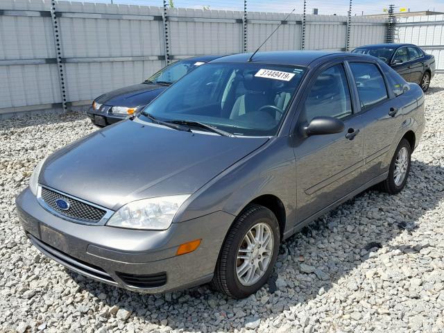 1FAFP34N37W321248 - 2007 FORD FOCUS ZX4 GRAY photo 2