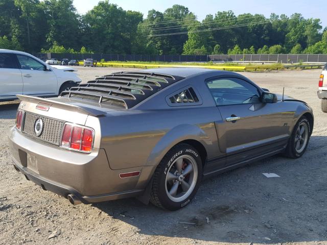 1ZVFT82H755236686 - 2005 FORD MUSTANG GT GRAY photo 4