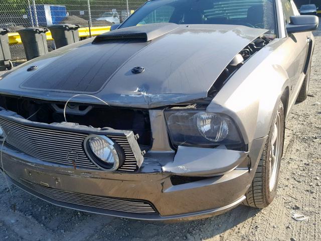 1ZVFT82H755236686 - 2005 FORD MUSTANG GT GRAY photo 9