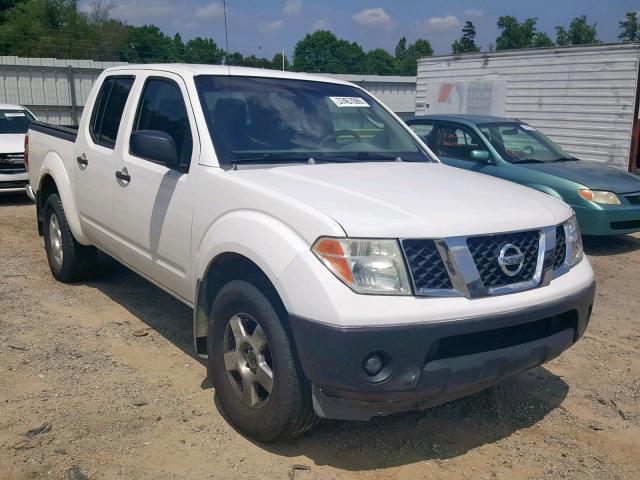 1N6AD07W06C439271 - 2006 NISSAN FRONTIER C WHITE photo 1