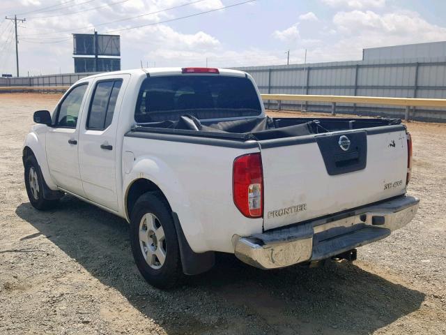 1N6AD07W06C439271 - 2006 NISSAN FRONTIER C WHITE photo 3