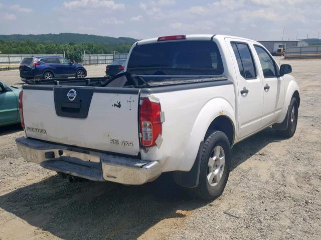 1N6AD07W06C439271 - 2006 NISSAN FRONTIER C WHITE photo 4