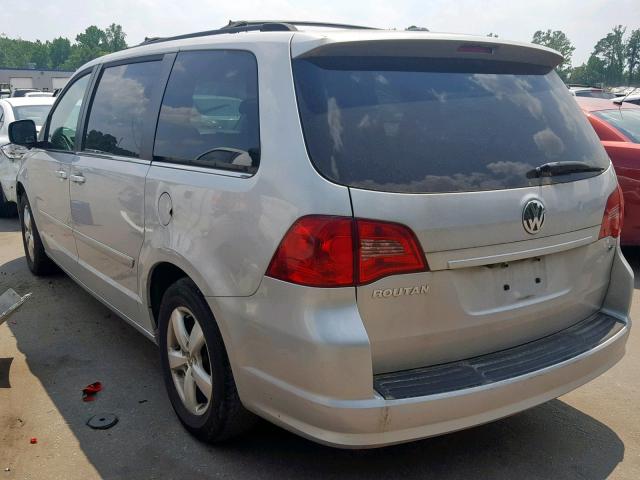 2V8HW34109R559061 - 2009 VOLKSWAGEN ROUTAN SE SILVER photo 3