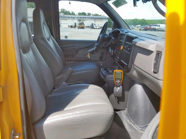 1GDHG35U671159889 - 2007 GMC SAVANA YELLOW photo 5