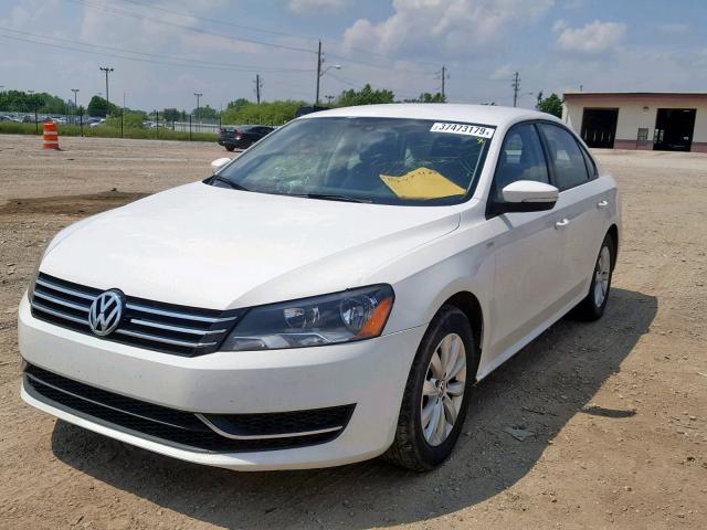 1VWAT7A35FC020522 - 2015 VOLKSWAGEN PASSAT S WHITE photo 2