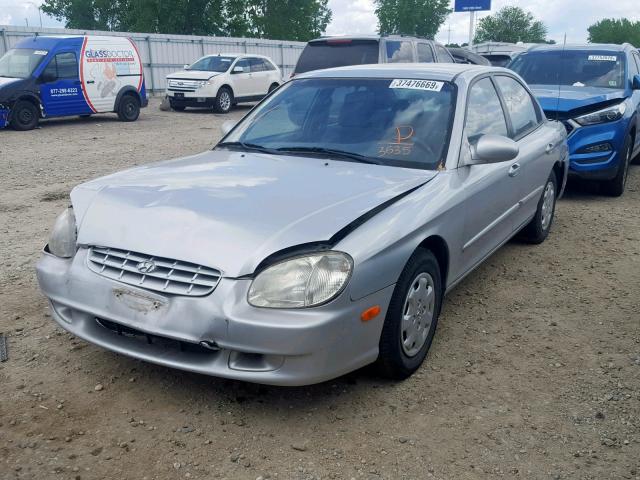 KMHWF25V8YA163635 - 2000 HYUNDAI SONATA BAS SILVER photo 2