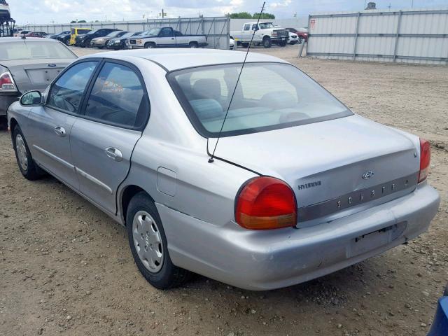 KMHWF25V8YA163635 - 2000 HYUNDAI SONATA BAS SILVER photo 3