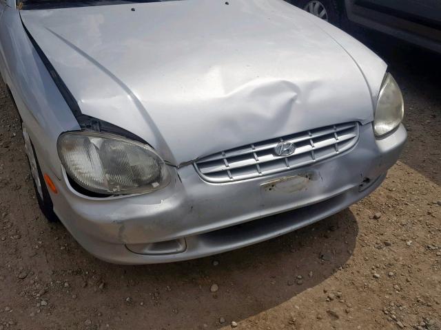 KMHWF25V8YA163635 - 2000 HYUNDAI SONATA BAS SILVER photo 9