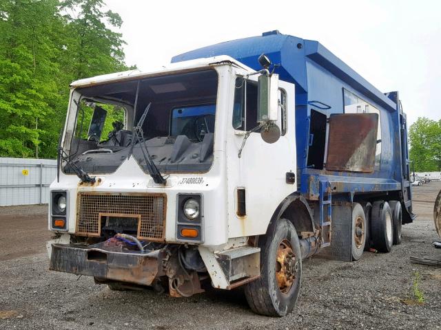 1M2K195C81M018880 - 2001 MACK 600 MR600 WHITE photo 2