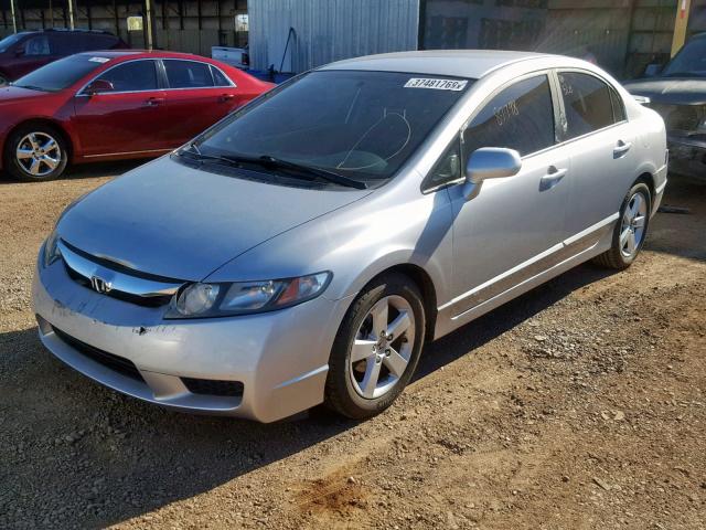 19XFA1F61AE050570 - 2010 HONDA CIVIC LX-S 银色 照片 2