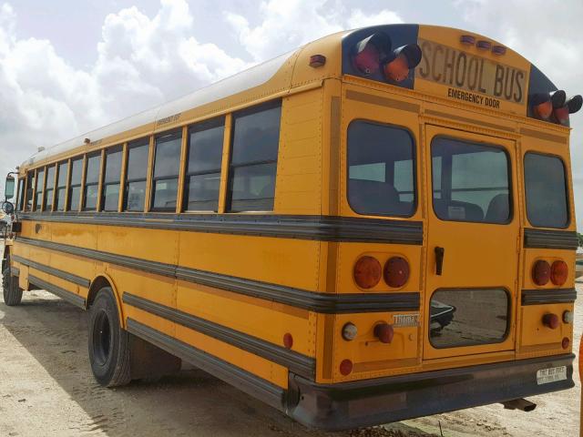 4UZAAXAK42CJ20701 - 2002 FREIGHTLINER CHASSIS FS YELLOW photo 3