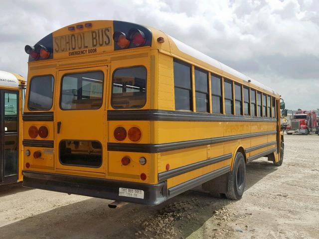 4UZAAXAK42CJ20701 - 2002 FREIGHTLINER CHASSIS FS YELLOW photo 4