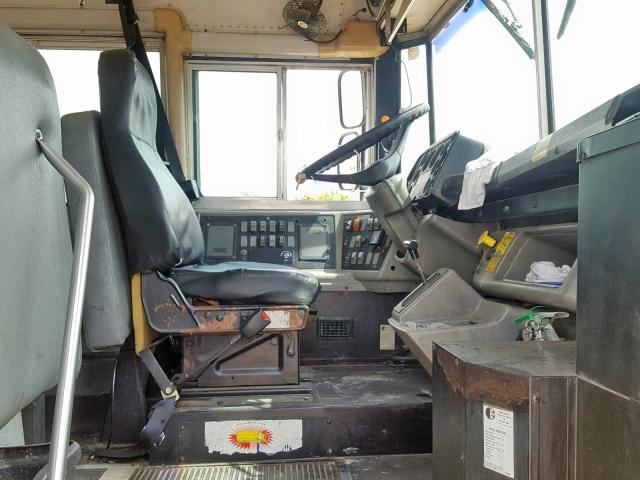 4UZAAXAK52CJ47972 - 2002 FREIGHTLINER CHASSIS FS YELLOW photo 5