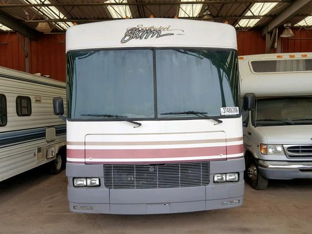 1GBLP37J5W3301481 - 1998 FLEETWOOD SOUTHWIND WHITE photo 2