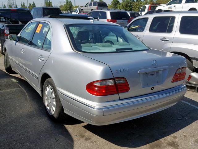 WDBJF65J5YB011923 - 2000 MERCEDES-BENZ E 320 SILVER photo 3