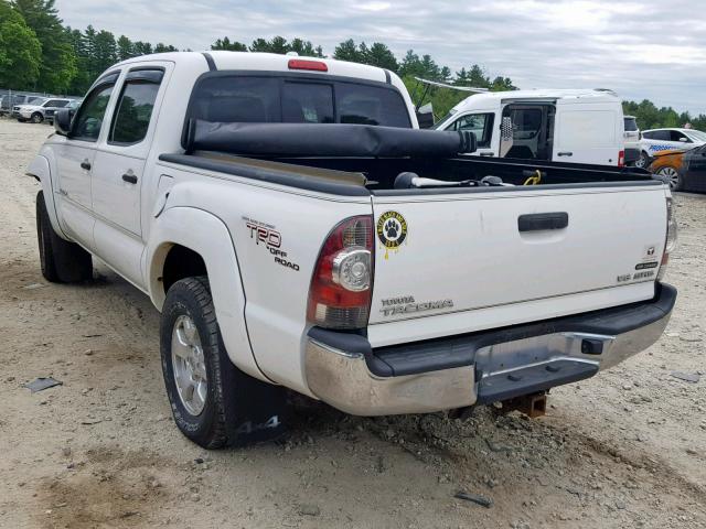 3TMLU42N69M028395 - 2009 TOYOTA TACOMA DOU WHITE photo 3