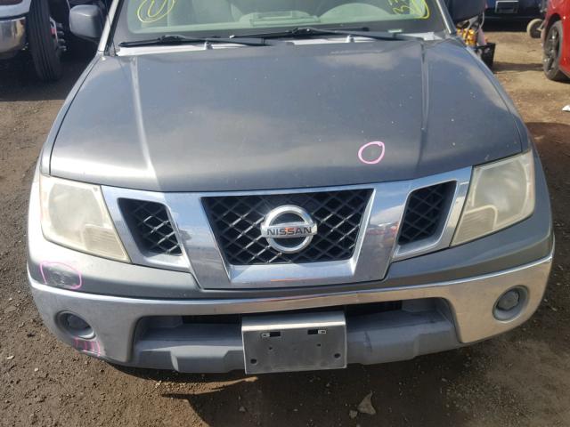 1N6AD07U49C401755 - 2009 NISSAN FRONTIER C GRAY photo 9