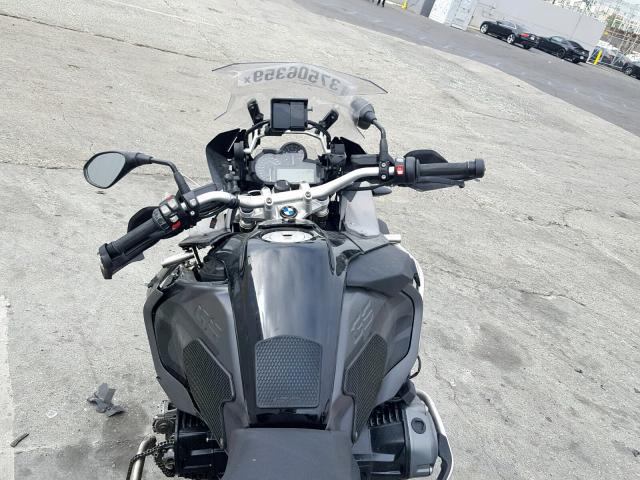 WB10A1207HZ897869 - 2017 BMW R1200 GS A GRAY photo 5