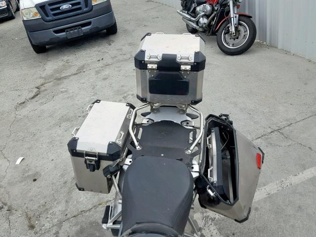 WB10A1207HZ897869 - 2017 BMW R1200 GS A GRAY photo 6