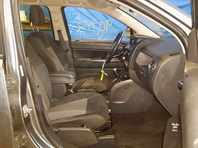 1J4NF1FB1BD278401 - 2011 JEEP COMPASS SP ნაცრისფერი ფოტო 5