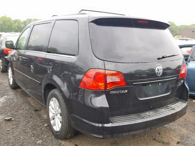 2C4RVABGXCR136252 - 2012 VOLKSWAGEN ROUTAN SE BLACK photo 3