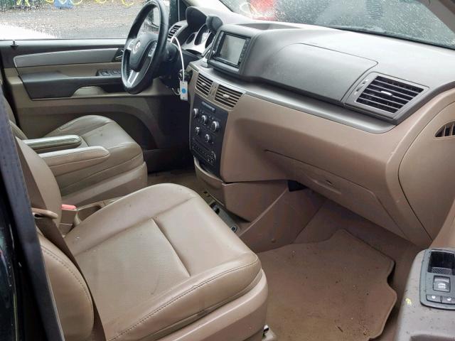 2C4RVABGXCR136252 - 2012 VOLKSWAGEN ROUTAN SE BLACK photo 5