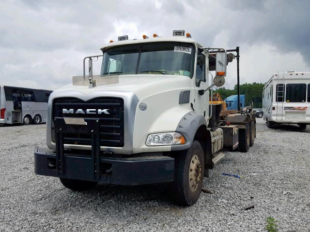 1M2AX33C8FM010490 - 2015 MACK 500 GU500 WHITE photo 2