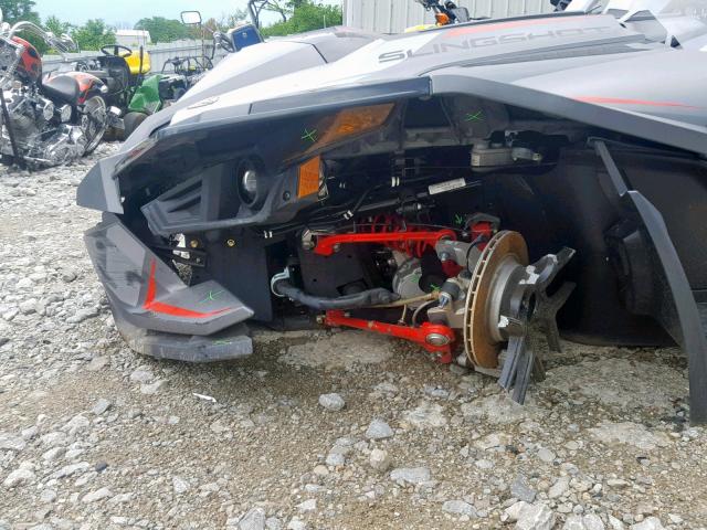 57XAAPFA9J8129150 - 2018 POLARIS SLINGSHOT CHARCOAL photo 9