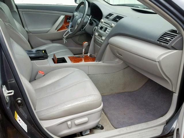 4T1BB3EKXAU125852 - 2010 TOYOTA CAMRY HYBR GRAY photo 5