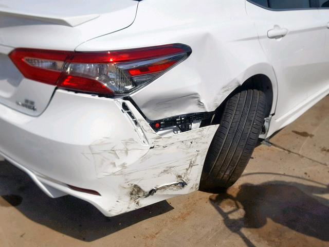 4T1B21HKXKU517571 - 2019 TOYOTA CAMRY HYBR WHITE photo 9