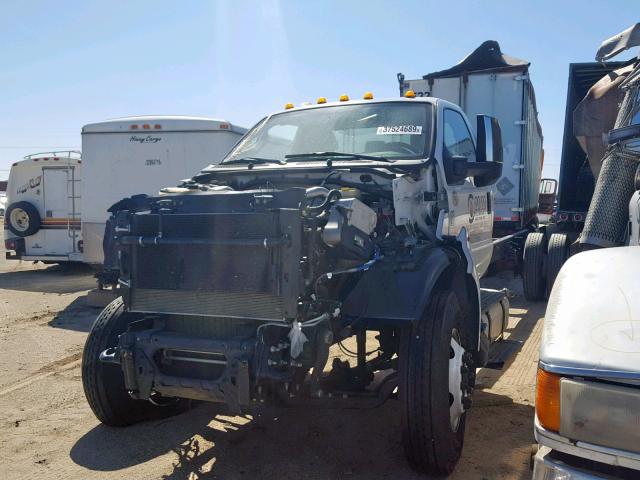 1FDNF6DC4JDF01278 - 2018 FORD F650 SUPER WHITE photo 2