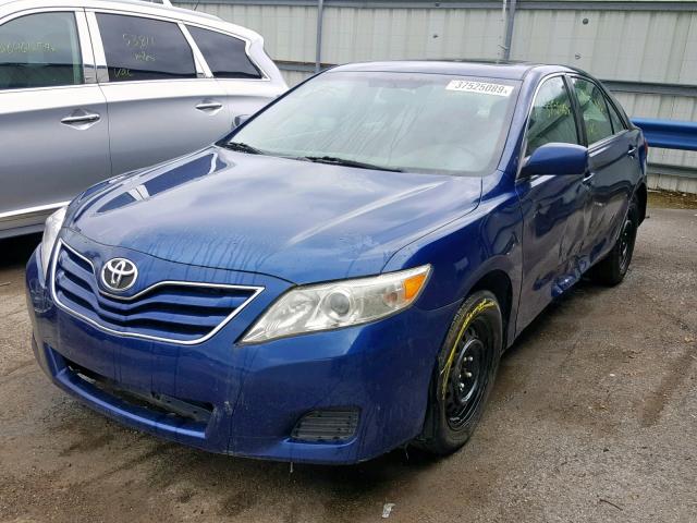 4T1BF3EK4AU529380 - 2010 TOYOTA CAMRY BASE BLUE photo 2