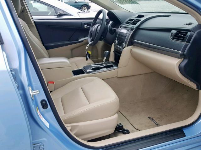 4T1BD1FK7CU024476 - 2012 TOYOTA CAMRY HYBR BLUE photo 5